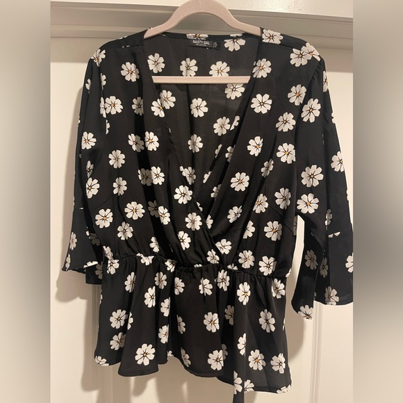 Nasty Gal Daisy Blouse - Picture 1 of 3